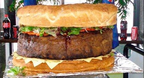بزرگترین همبرگر جهان | رکورد گینس غول پیکرترین همبرگر دنیا