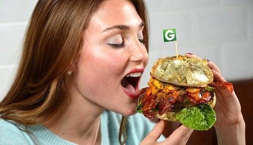 بزرگترین همبرگر جهان | رکورد گینس غول پیکرترین همبرگر دنیا